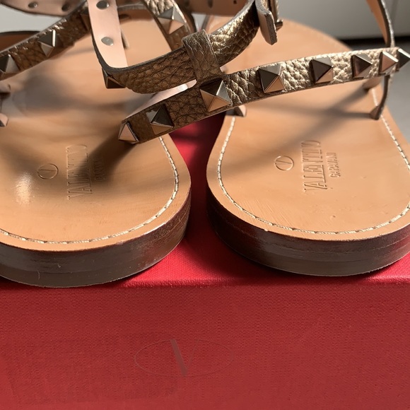 VALENTINO rockstud metallic “Alce” thong sandal - Picture 6 of 14